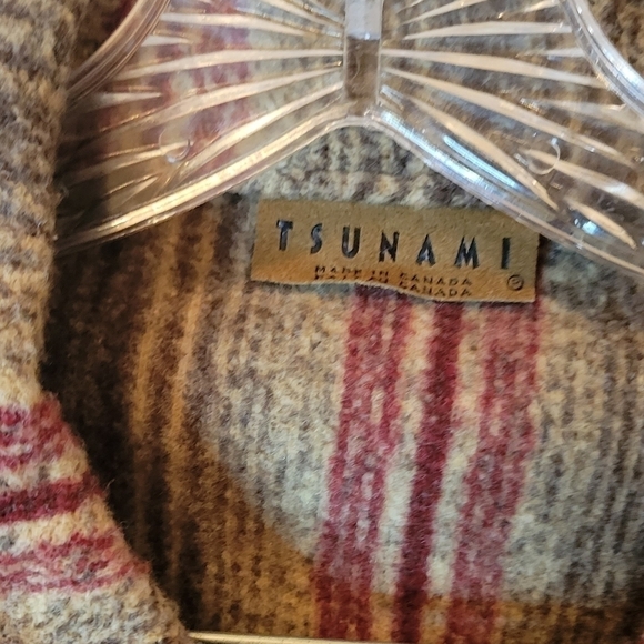 Tsunami Jacket Made in Canada Size  XL - Picture 3 of 9